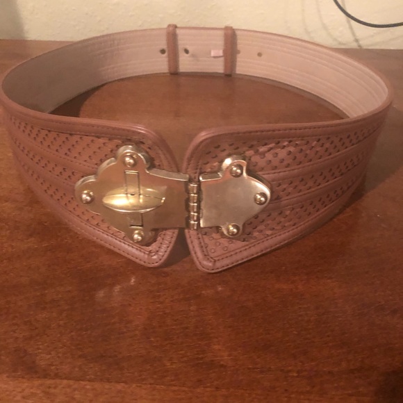 BCBG turn lock belt - Picture 3 of 6